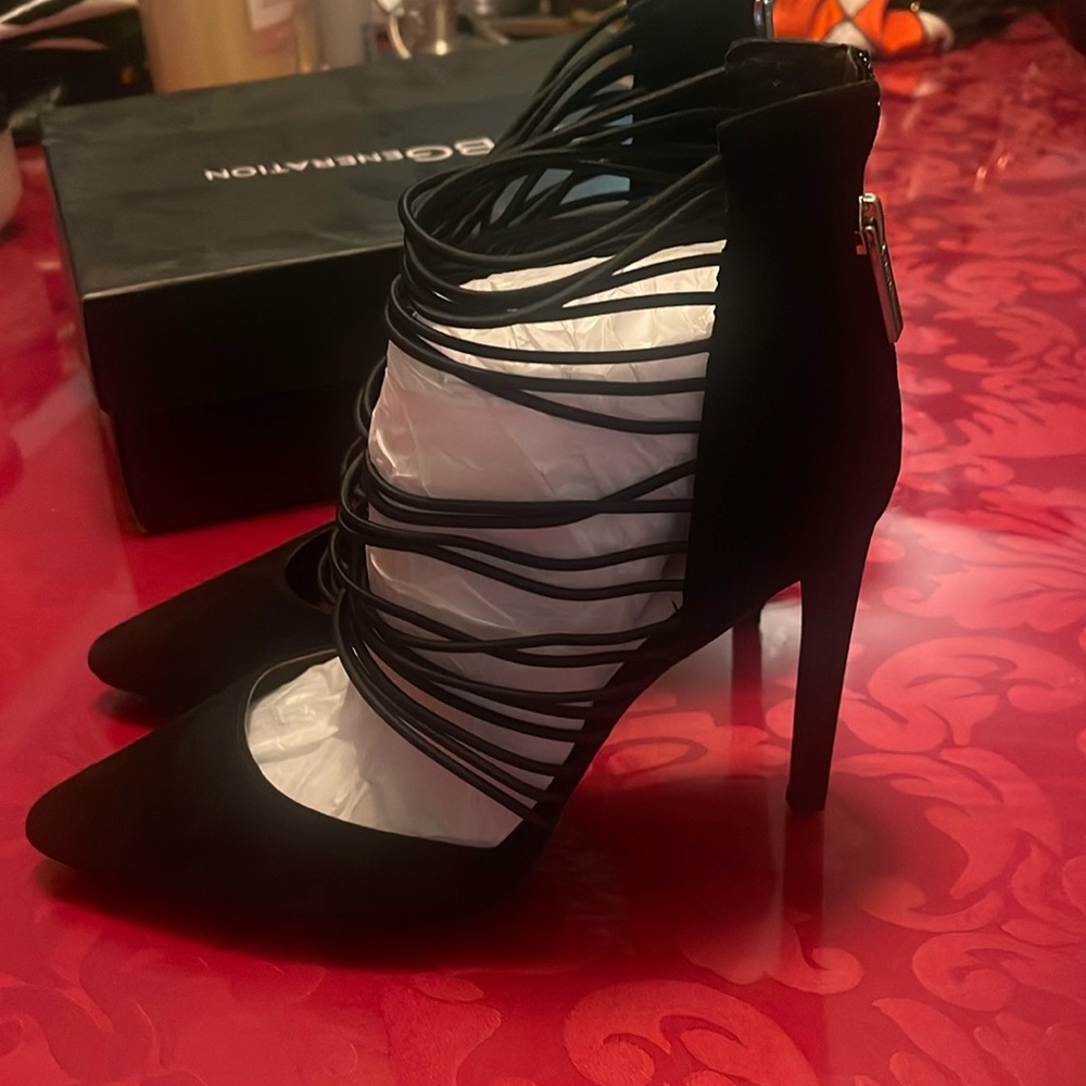New BCBG black heels